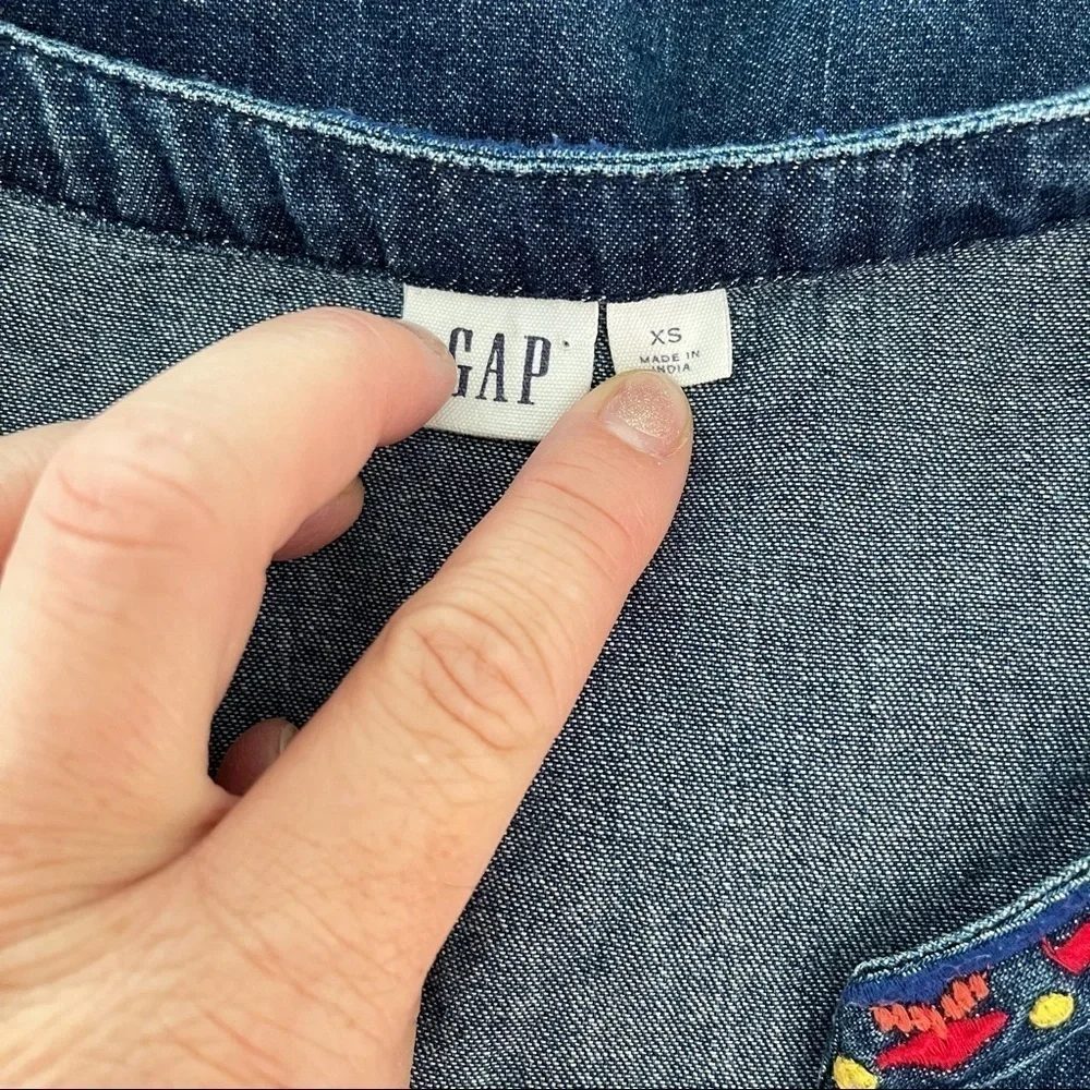 Gap Crop Top Size XS Womens Embroidered Denim Sleeveless Cotton V Neck Blue Red - Picture 9 of 11